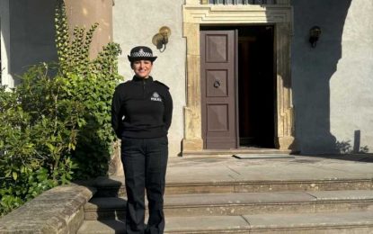 Una agente de la RGP asiste a una conferencia policial