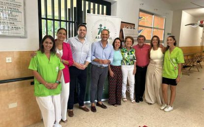 Las concejales Zuleica Molina y Santos Martín acompañan a responsables de la Junta de Andalucía en su visita a las Escuelas de Verano de Asansull