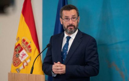 El alcalde firma en Delegación de Gobierno la reversión a titularidad        municipal de parte del inmueble del antiguo colegio Federico García Lorca