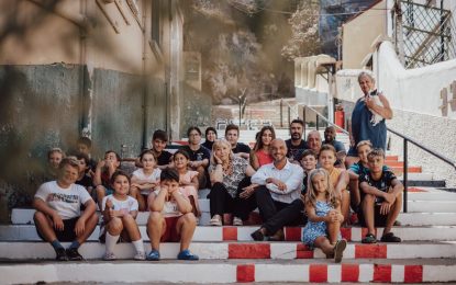 Jóvenes gibraltareños rejuvenecen la Escalinata del Referéndum a tiempo para el Día Nacional