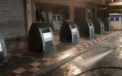 El Ayuntamiento pide al sector hostelero el depósito de las bolsas de basura en el interior de los contenedores