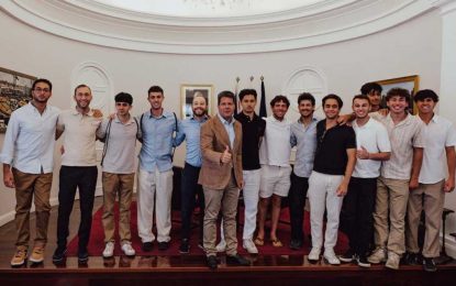 El Ministro Principal da la bienvenida a Gibraltar a estudiantes judíos de  la UCLA