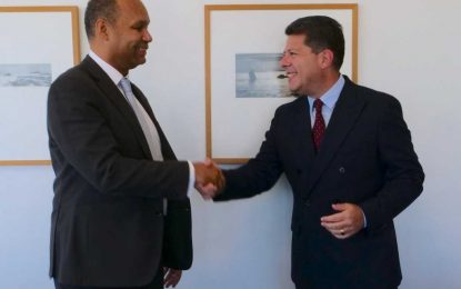 El Ministro Principal se reúne con el Representante Permanente Adjunto del Reino Unido ante las Naciones Unidas