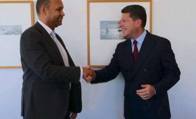 El Ministro Principal se reúne con el Representante Permanente Adjunto del Reino Unido ante las Naciones Unidas