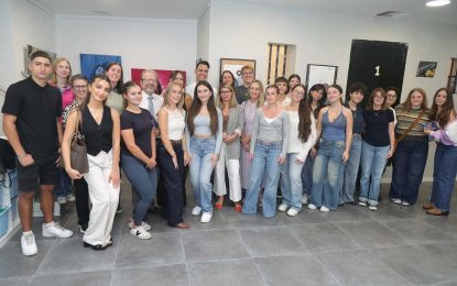 El Ministro de Educación inaugura la Muestra de Arte de Nivel A del Colegio Bayside