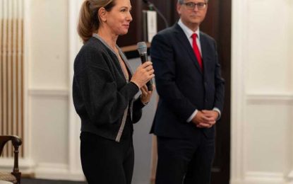 El Ministro Feetham organiza eventos exclusivos sobre fondos y clientes privados en el Real Automóvil Club de Londres