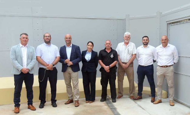 El Ministerio de Empleo finaliza el segundo ciclo de talleres de Filosofía Aplicada en la prisión de Windmill Hill e inaugura talleres de perfeccionamiento de habilidades de pintura y mantenimiento