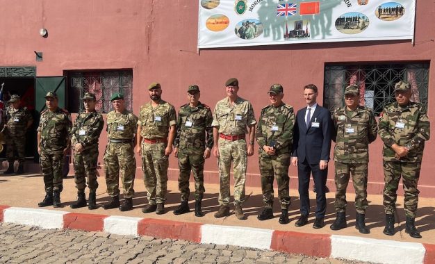  Mando Estratégico de las Fuerzas Armadas Británicas en Gibraltar  El Real Regimiento de Gibraltar celebra 25 años de colaboración en las maniobras JEBEL SAHARA