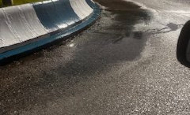 ASI SE TIRA EL AGUA EN LA LINEA.