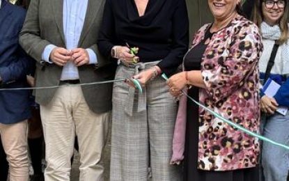 Algunas empresas sanroqueñas están presentes en la Feria de Muestras y Oportunidades Laborales “Emplea-Fest” que se ha inaugurado este jueves. Está organizada por el área de Empleo y Formación de la Mancomunidad de Municipios del Campo de Gibraltar dentro del programa “Innova Campo de Gibraltar 2025” y tiene lugar los días 13 y 14 de noviembre en la sede institucional del Parque de las Acacias, en Algeciras.