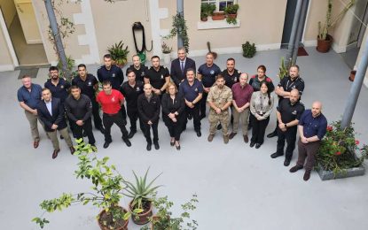 Policía Antiterrorista del Reino Unido – El equipo del Centro Nacional CBRN imparte formación en mando sobre incidentes químicos, biológicos, radiológicos y nucleares (QBRN) a los servicios de emergencia de Gibraltar.