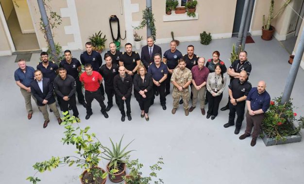 Policía Antiterrorista del Reino Unido – El equipo del Centro Nacional CBRN imparte formación en mando sobre incidentes químicos, biológicos, radiológicos y nucleares (QBRN) a los servicios de emergencia de Gibraltar.
