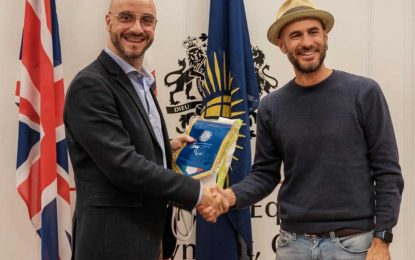 El Ministro Santos se reúne con el equipo italiano que lidera la iniciativa humanitaria «Corredores Paralímpicos»