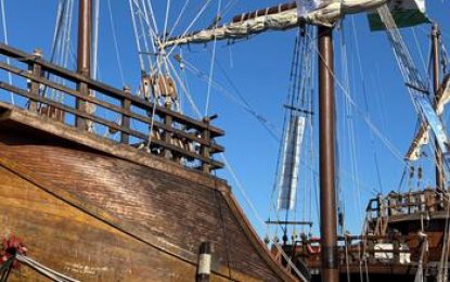 La réplica del primer barco que dio la vuelta al mundo puede visitarse en el Puerto de Sotogrande