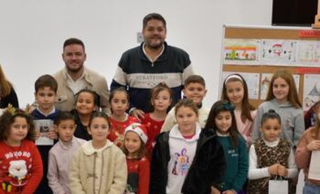 Entregados los premios del concurso de Postales de Navidad de la Universidad Popular 2025