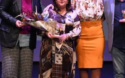 El CEIP Maestro Apolinar y el CEIP Santiago, de La Línea participaron en el tradicional Certamen Interescolar de Villancicos “Ciudad de San Roque”. También actuó el Coro del Grupo Joven de la Hermandad del Rocío de San Roque.