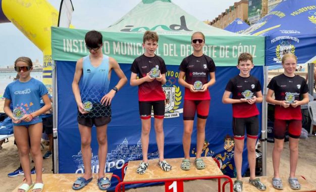 El Gobierno de Gibraltar reconoce el destacado éxito de la Asociación de Triatlón de Gibraltar en el desarrollo de sus atletas juveniles