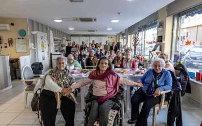 Actividades de elaboración de tarjetas navideñas durante la Semana Dorada en los Servicios Residenciales para Personas Mayores y el Centro de Día Waterport