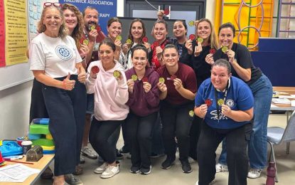   El personal del colegio St Martin’s recibe formación especializada en hidroterapia del equipo de Halliwick UK