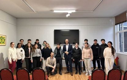 El Ministro Santos imparte un taller a estudiantes de Viajes y Turismo del Gibraltar College