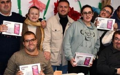 La Universidad Popular regala una tablet a cada integrante del taller “Creatividad sin límites”