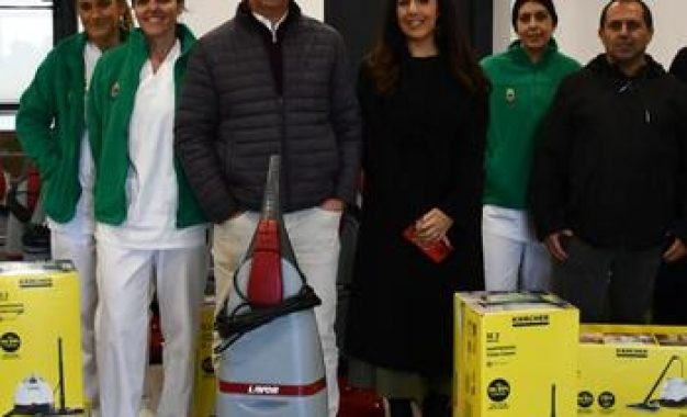 Presentación del material adquirido por Valoriza para la limpieza de colegios y edificios municipales