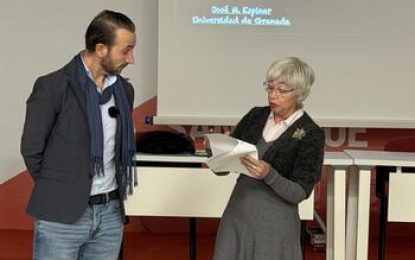 Gran afluencia de público en San Roque a la conferencia matemática de Amigos de la Biblioteca