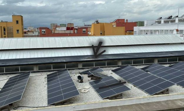 ASI ESTA LA CUBIERTA DEL EDIFICIO DEL MERCADO .(LA OBRA DEL MENTIROSO JUAN FRANCO)