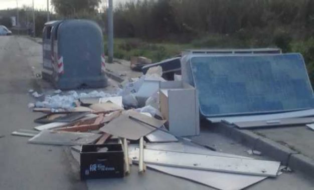 ASI LUCE LOS ALREDEDORES DE CARREFOUR .