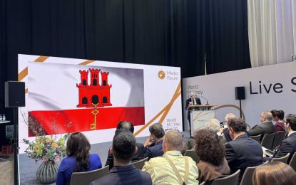 El Ministro Sir Joseph Bossano, diputado del KMC, y la Casa de la Moneda de Gibraltar destacan a Gibraltar en la Feria Mundial de Monedas de Berlín 2026