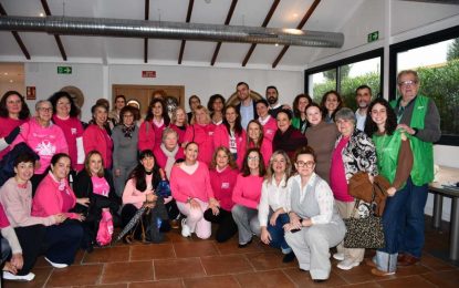 Representantes municipales del Ayuntamiento de San Roque asisten a la charla sobre cáncer de mama