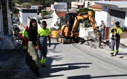 Belén Jiménez visita los trabajos de mejora en San Enrique de Guadiaro
