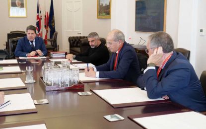 El Ministro Principal de Gibraltar, Fabián Picardo, se ha reunido hoy con el Grupo Transfronterizo