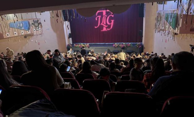 Arranca el Concurso de Agrupaciones de Carnaval, con gran afluencia de público, en San Roque.