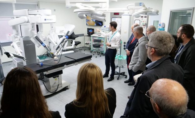  La GHA presenta a patrocinadores de Gibraltar un avanzado sistema de cirugía robótica para el cáncer de próstata