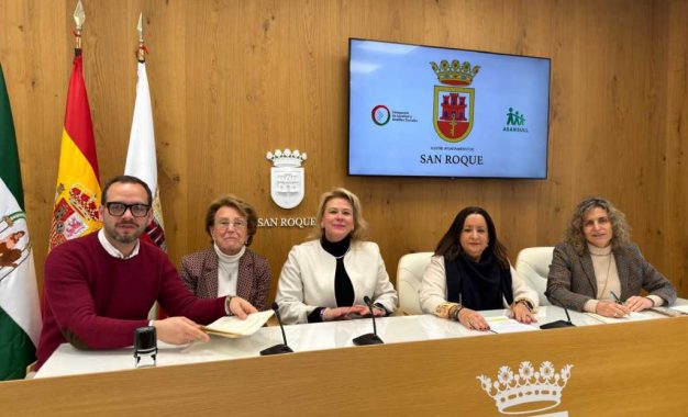 Firmado el convenio con Asansull para iniciar el programa “Mejor en compañía” un año más en San Roque.