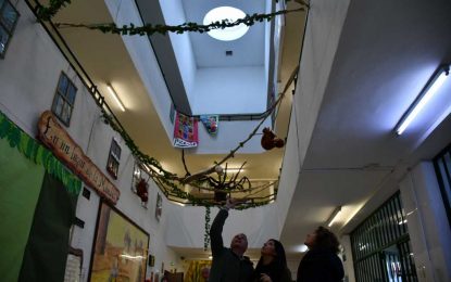 Obras y Servicios, junto a Educación, reparan desperfectos en colegios del Municipio de San Roque.