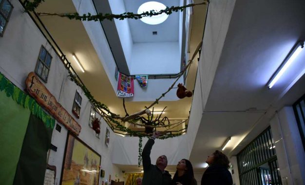 Obras y Servicios, junto a Educación, reparan desperfectos en colegios del Municipio de San Roque.