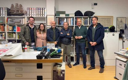 El alcalde de San Roque visita el taller donde se restaura el Nazareno