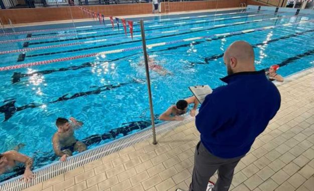 El Departamento de Medio Ambiente ha completado las evaluaciones de recalificación para los socorristas de piscina de GSLA