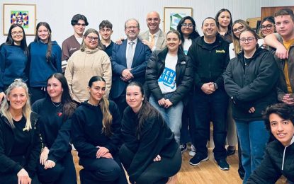 El Ministro Santos organiza el Simposio de la Juventud de Gibraltar junto con el Ministro Cortes