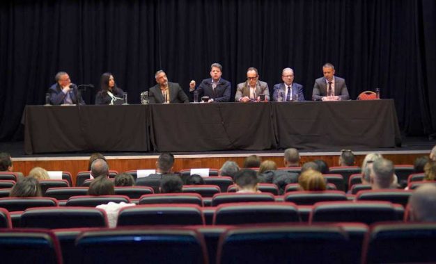 El Gobierno informa a los representantes sindicales sobre asuntos laborales relacionados con el tratado.