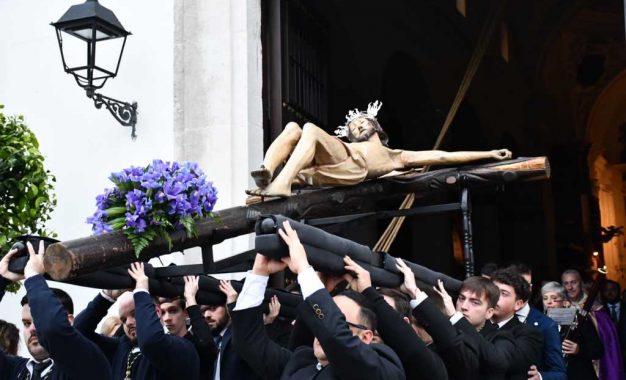 El Vía Crucis, este viernes de Dolores, en las calles de San Roque ciudad y en Campamento