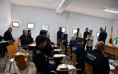 El Ayuntamiento de San Roque  adquiere cuatro desfibriladores para la Policía Local