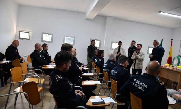 El Ayuntamiento de San Roque  adquiere cuatro desfibriladores para la Policía Local