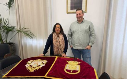 Todas las hermandades del Consejo Local, representadas con escudos bordados