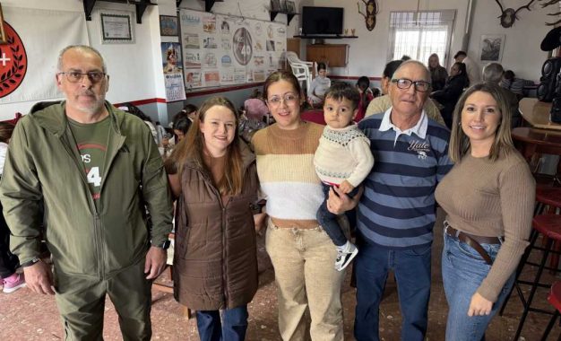 Pequeños en Taraguilla disfrutan con la búsqueda de huevos de Pascua