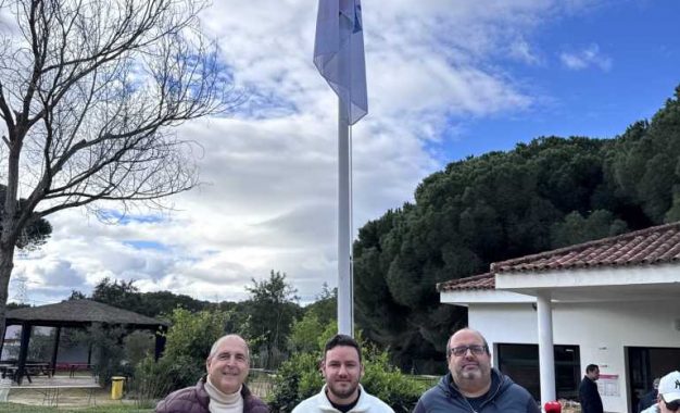 Izada en el Pinar del Rey la Bandera Sendero Azul