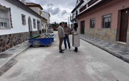 Concluido el acerado en la calle Palmito, en Taraguilla.