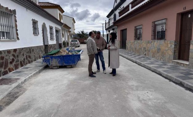 Concluido el acerado en la calle Palmito, en Taraguilla.